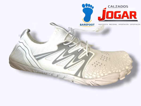 Zapatilla barefoot caballero 9-1249 con suela plana, horma amplia y flexibilidad natural para una pisada libre y estable.