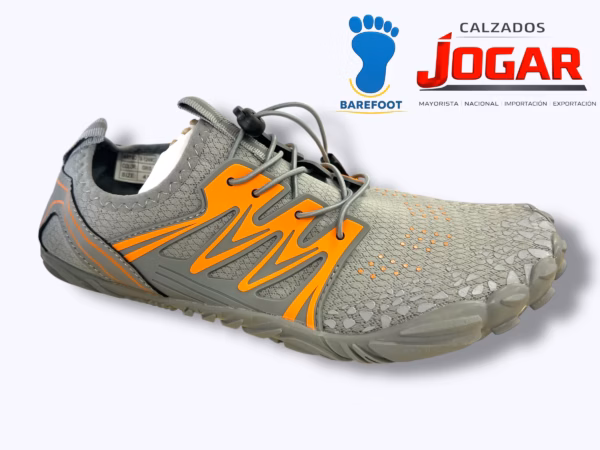 Zapatilla barefoot caballero 9-1249 con suela plana, horma amplia y flexibilidad natural para una pisada libre y estable.