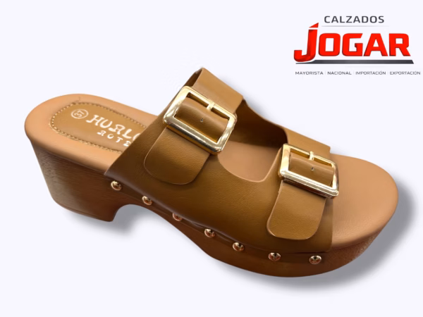 Sandalia zueco para señora HD 003 con plataforma y doble hebilla decorativa.