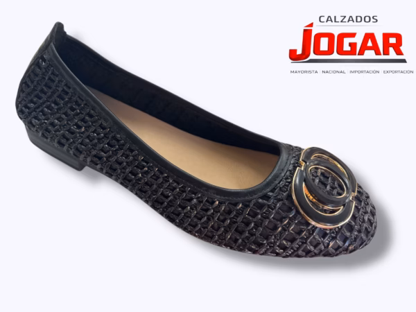 Manoletina rejilla para señora K 1212 con diseño trenzado y detalle frontal decorativo.