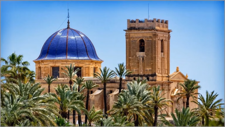 Panorámica de Elche, ciudad referente en la fabricación de calzado de piel en España y sede de Calzados Jogar.